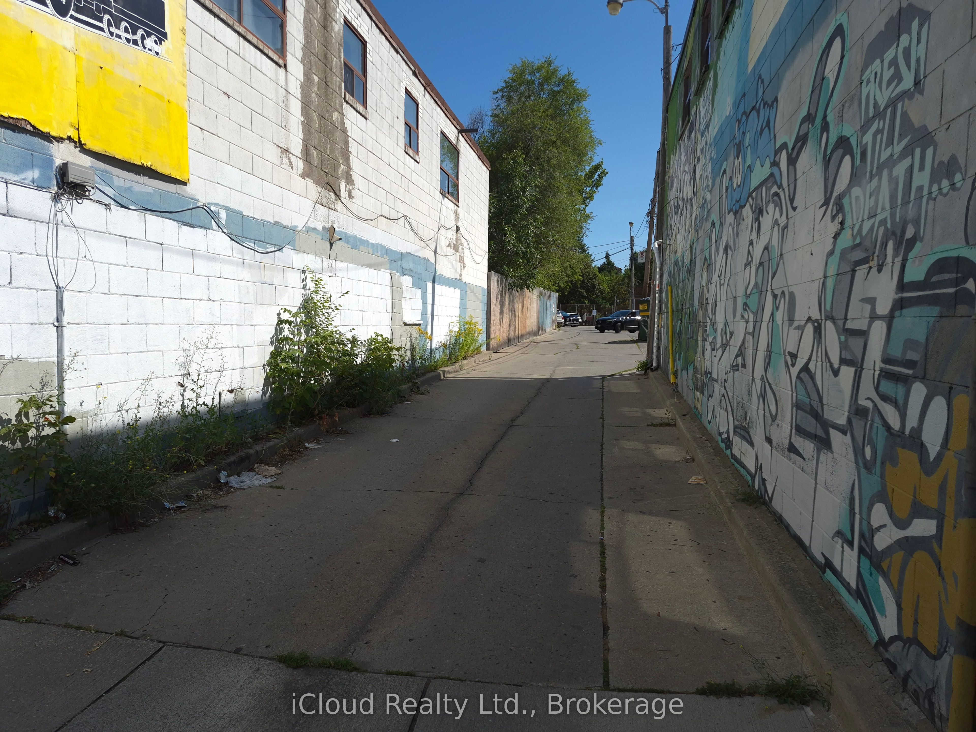 2207 Gerrard Street E Property Photo 12