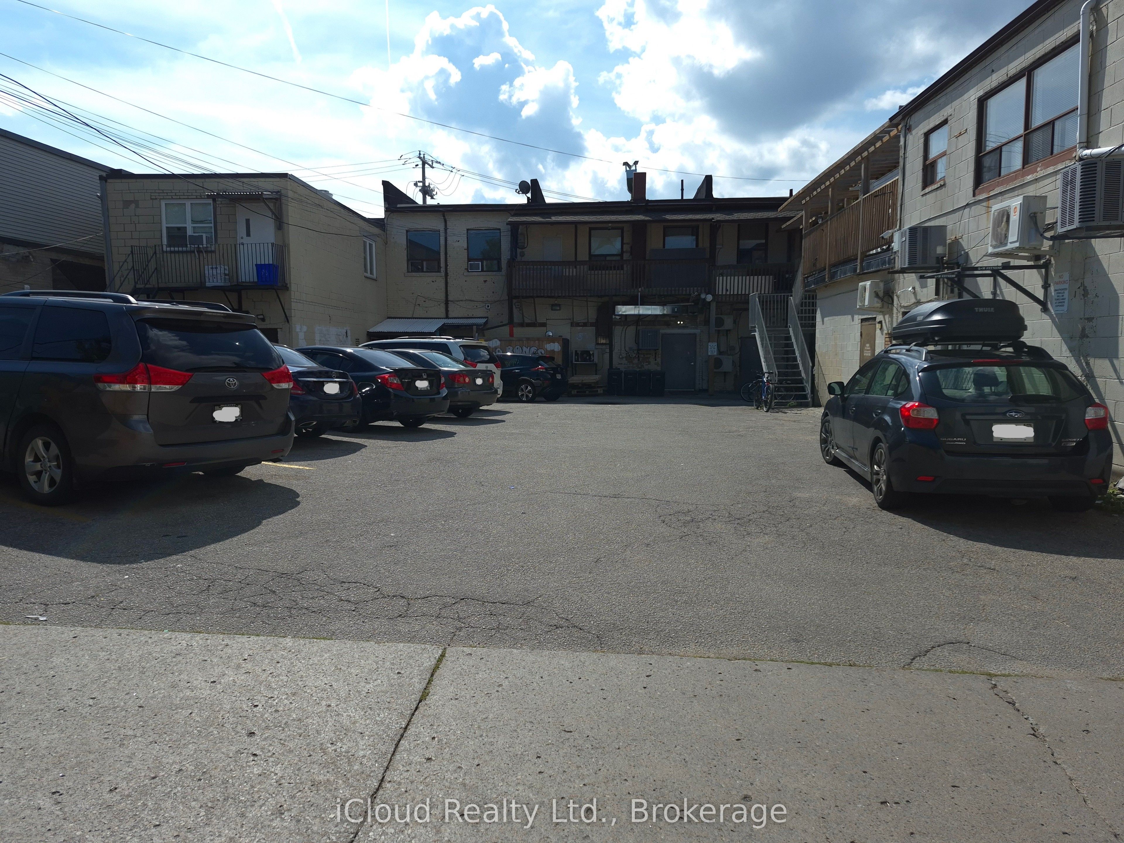 2207 Gerrard Street E Property Photo 13