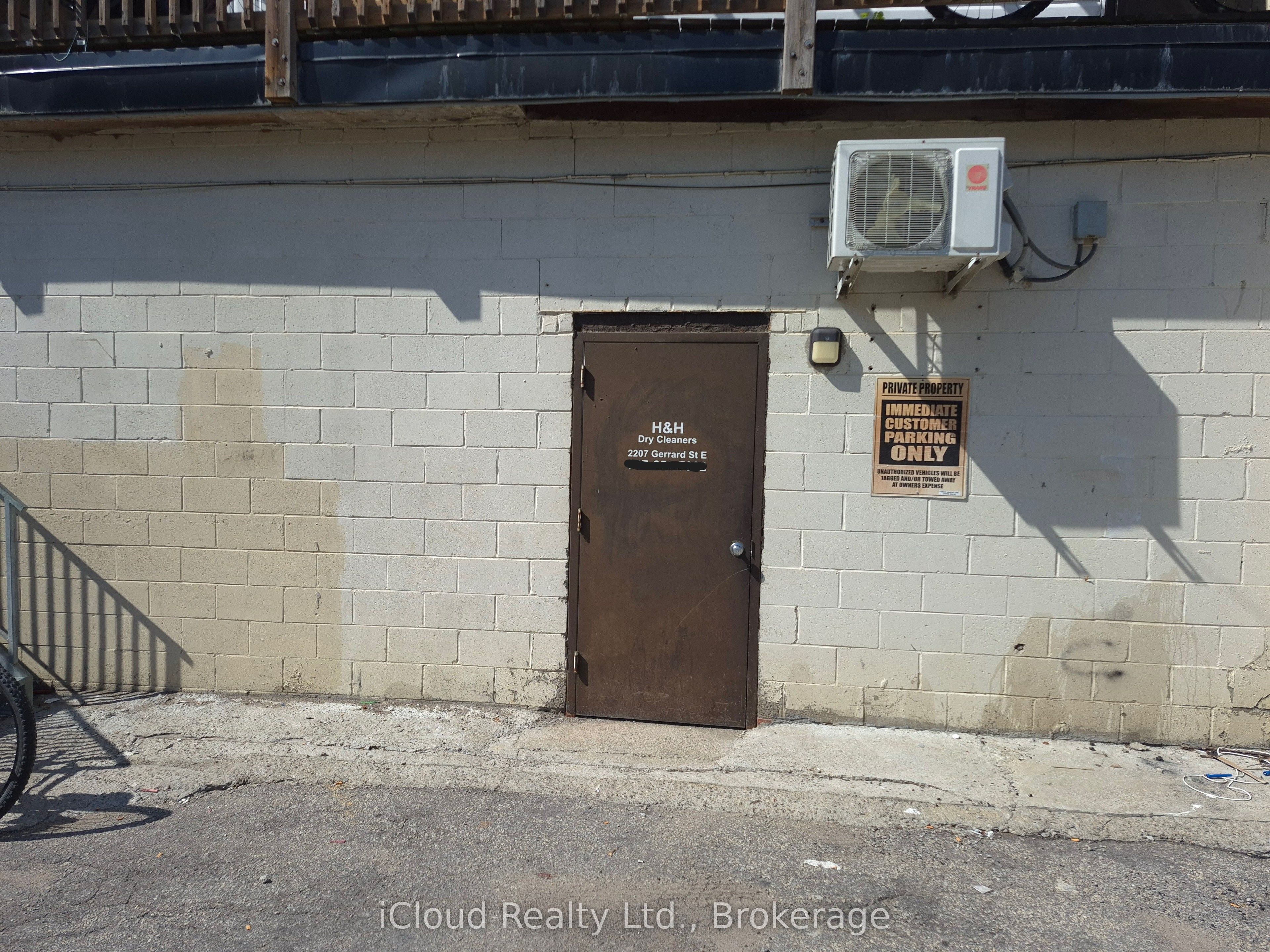 2207 Gerrard Street E Property Photo 14