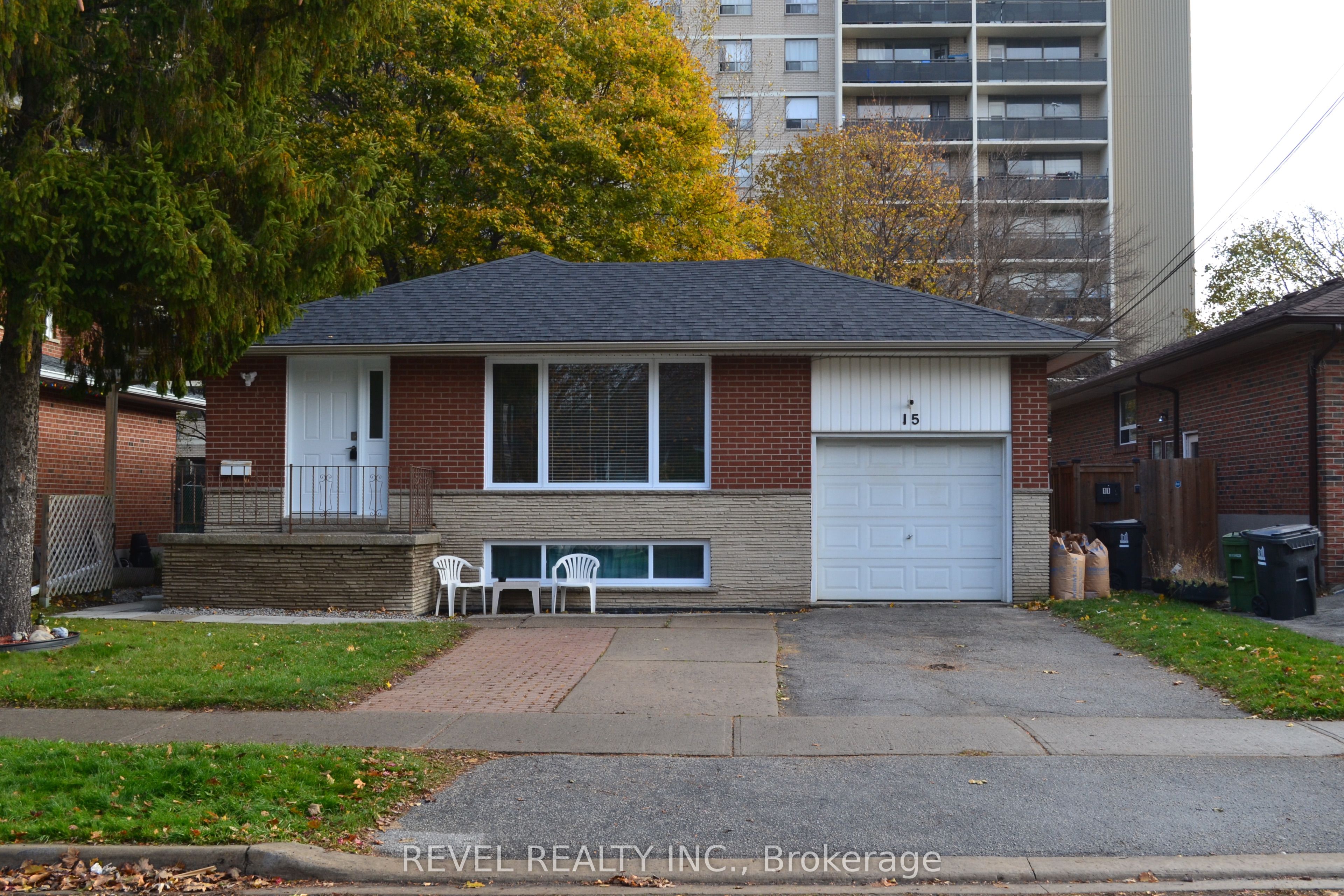 15 Cedar Brae Boulevard Property Photo 1