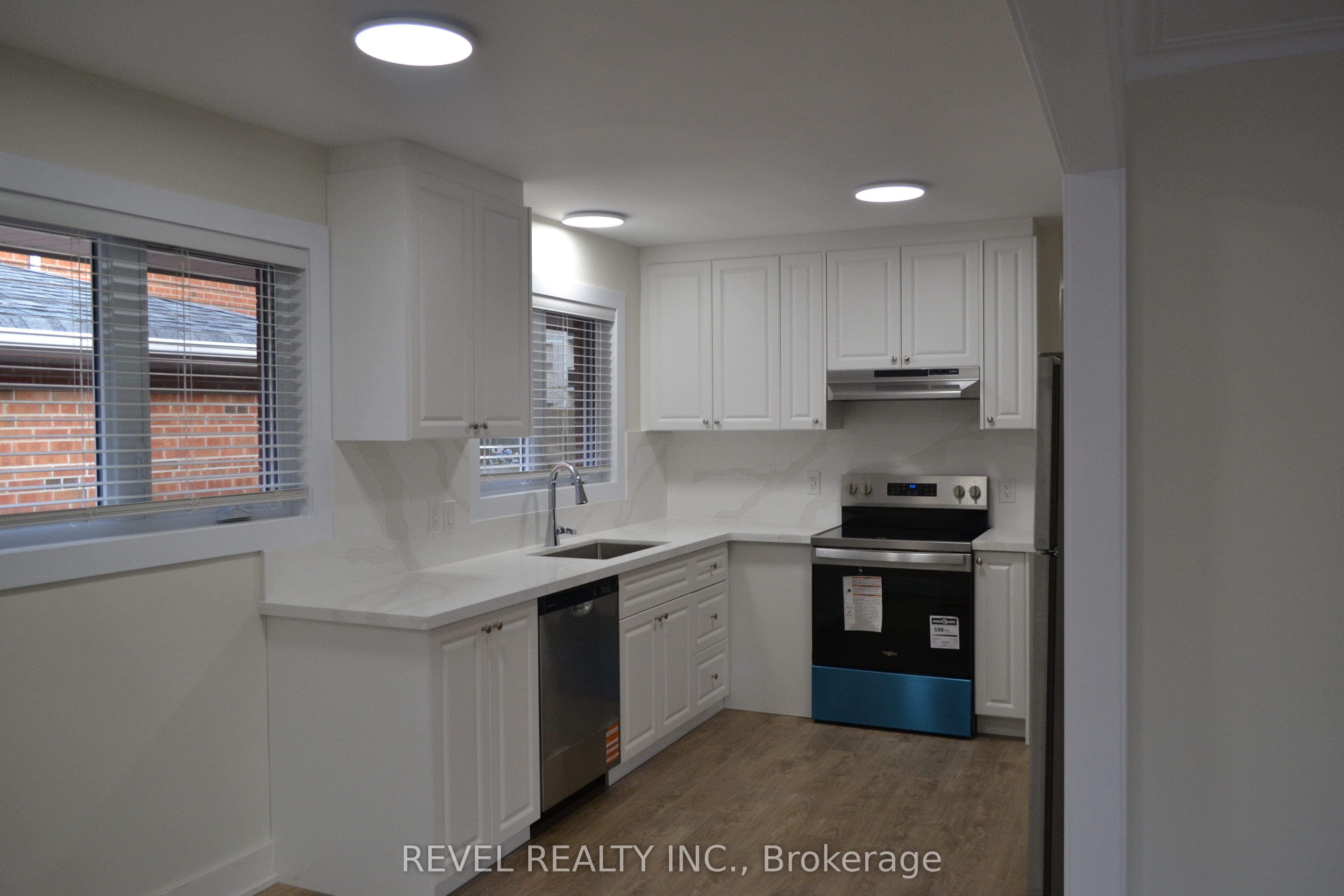 15 Cedar Brae Boulevard Property Photo 2