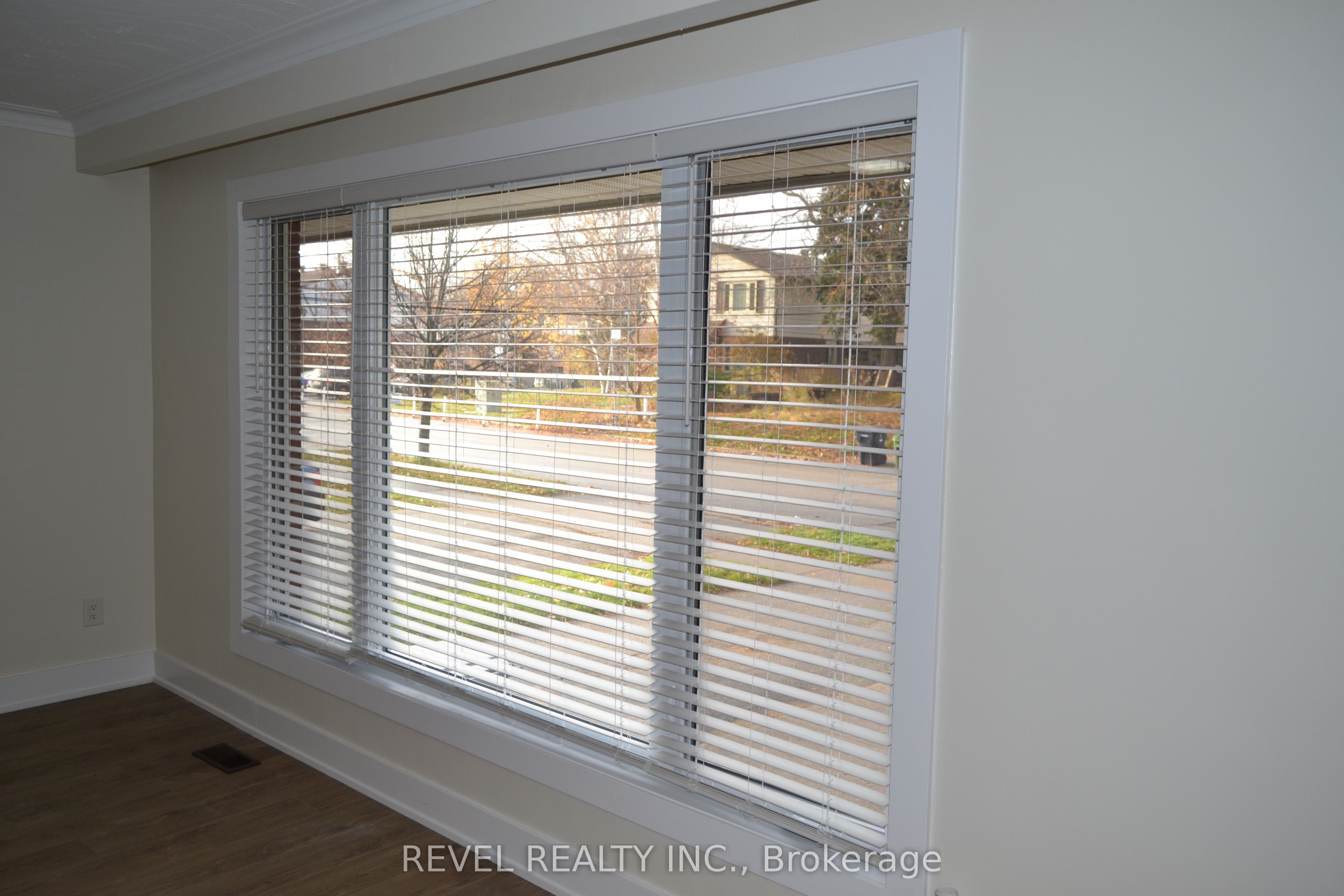 15 Cedar Brae Boulevard Property Photo 8