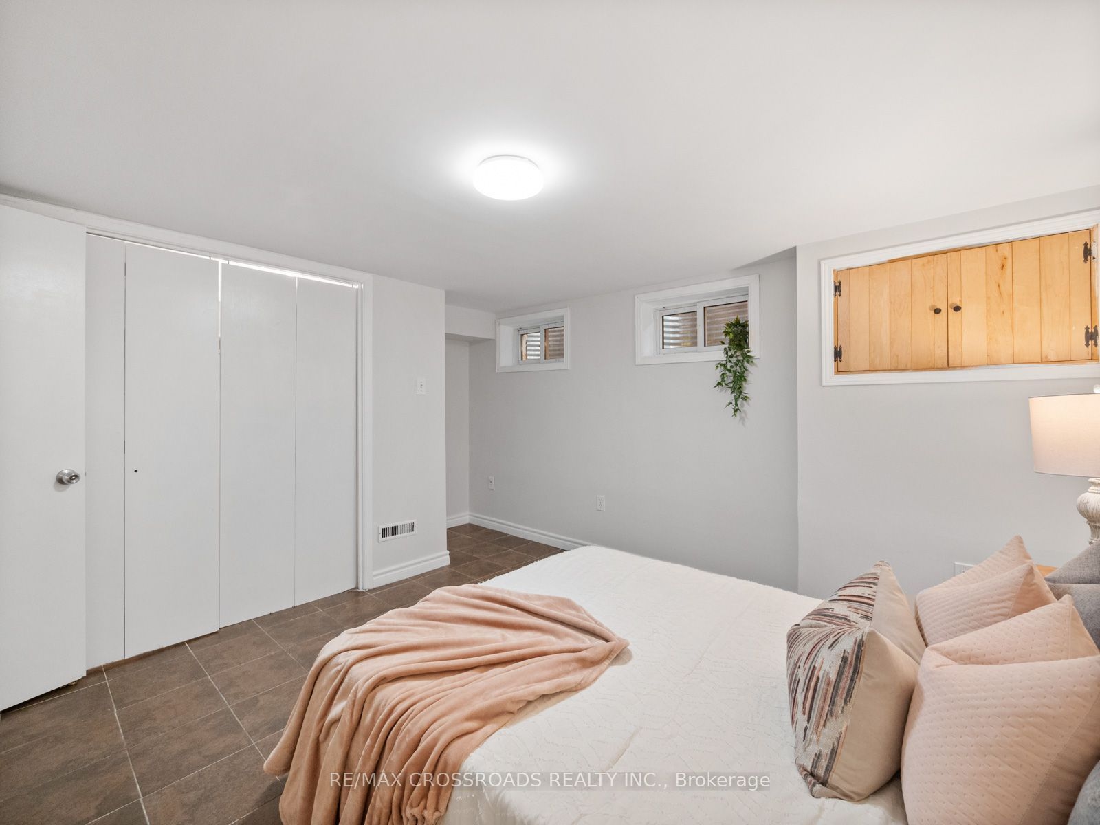 19 Shoreland Crescent Bsmt Property Photo 29