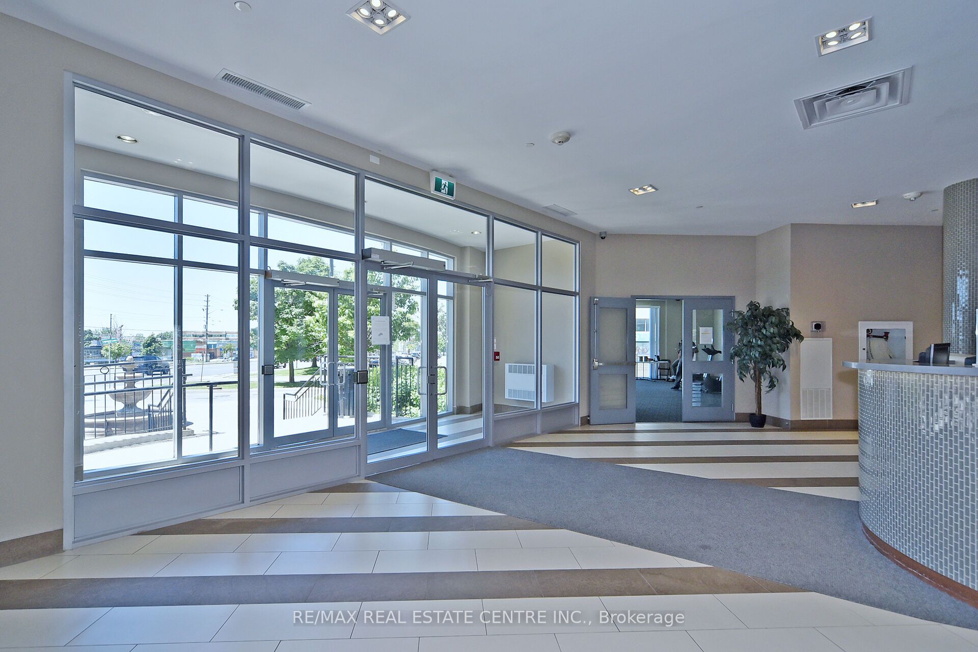 2150 Lawrence Avenue 612 Property Photo 8