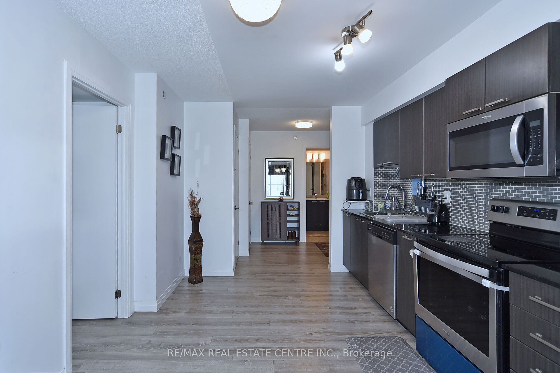 2150 Lawrence Avenue 612 Property Photo 20