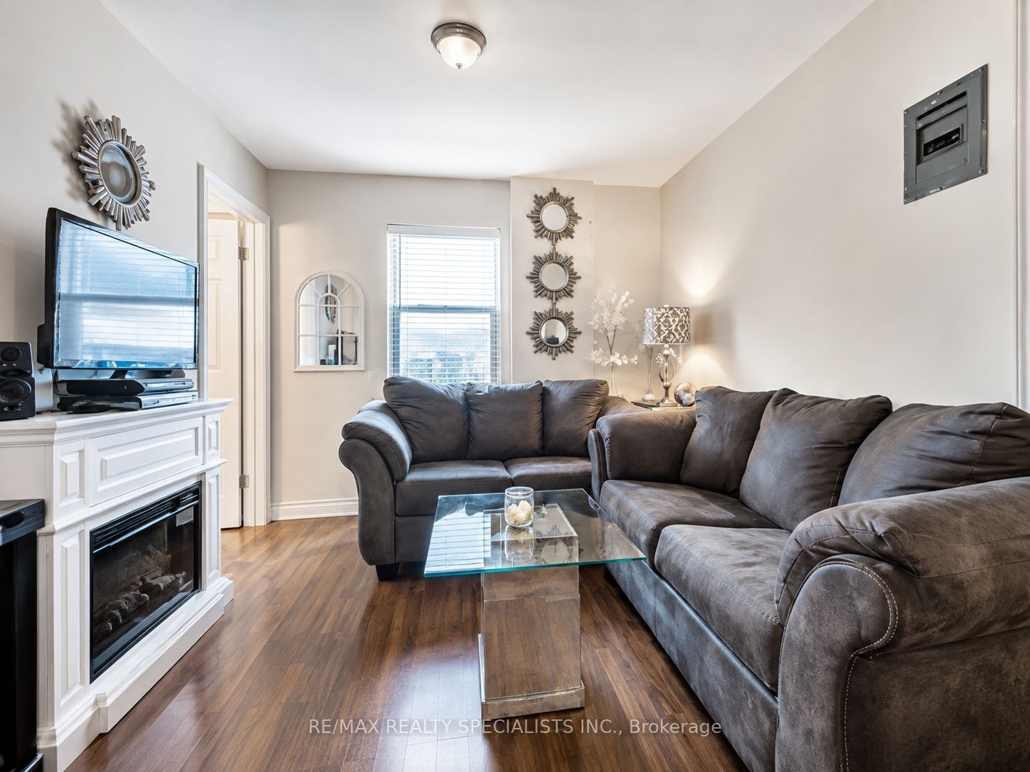 1659 Gerrard Street E Property Photo 2