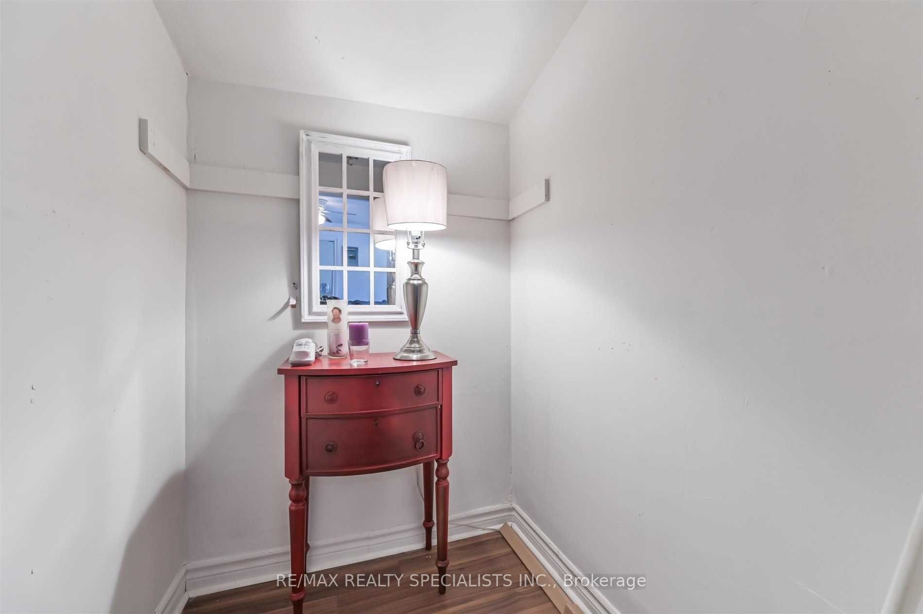 1659 Gerrard Street E Property Photo 4
