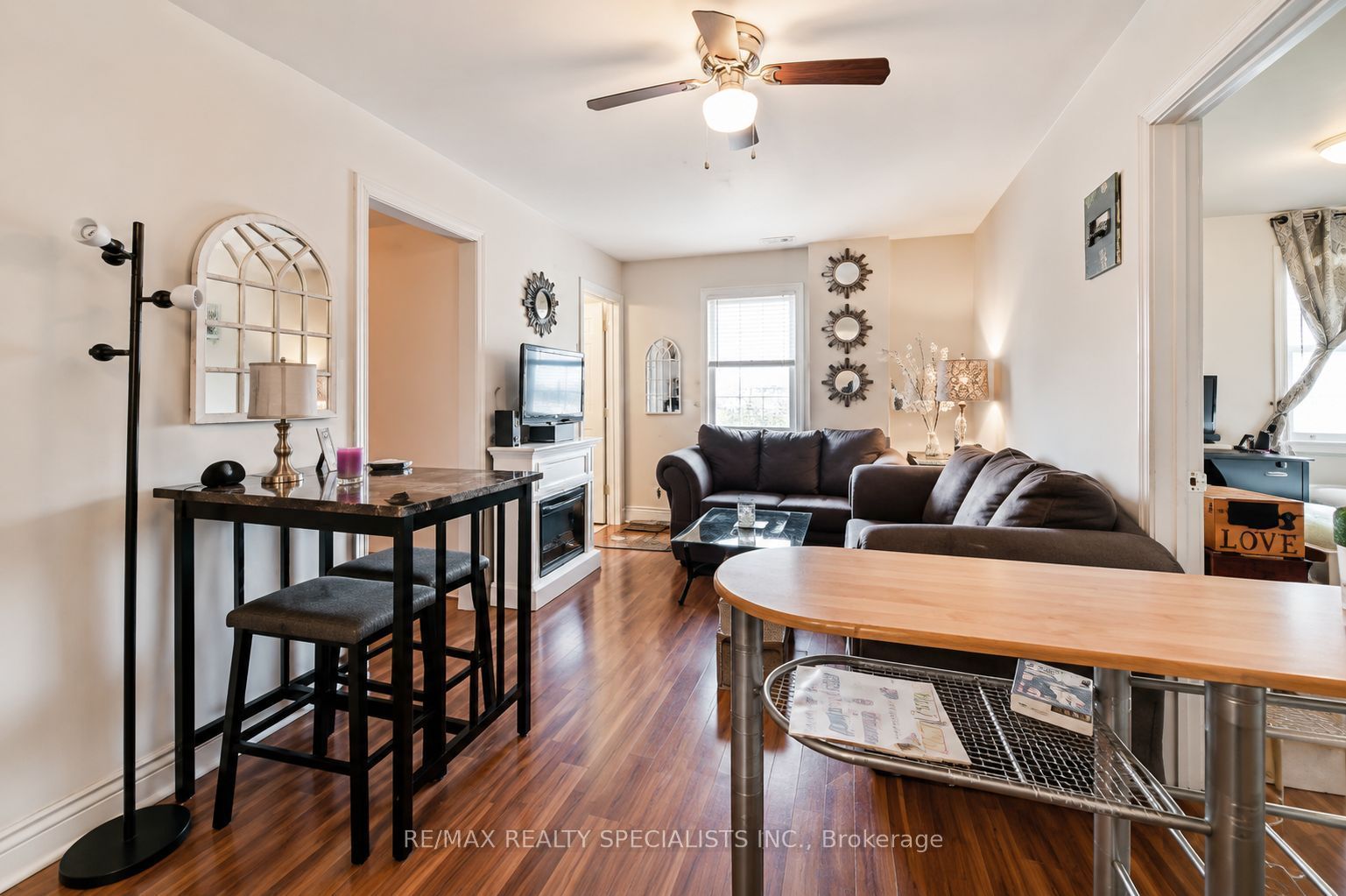 1659 Gerrard Street E Property Photo 6