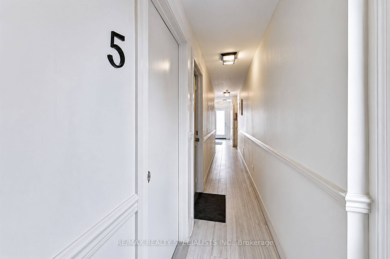 1659 Gerrard Street E Property Photo 7