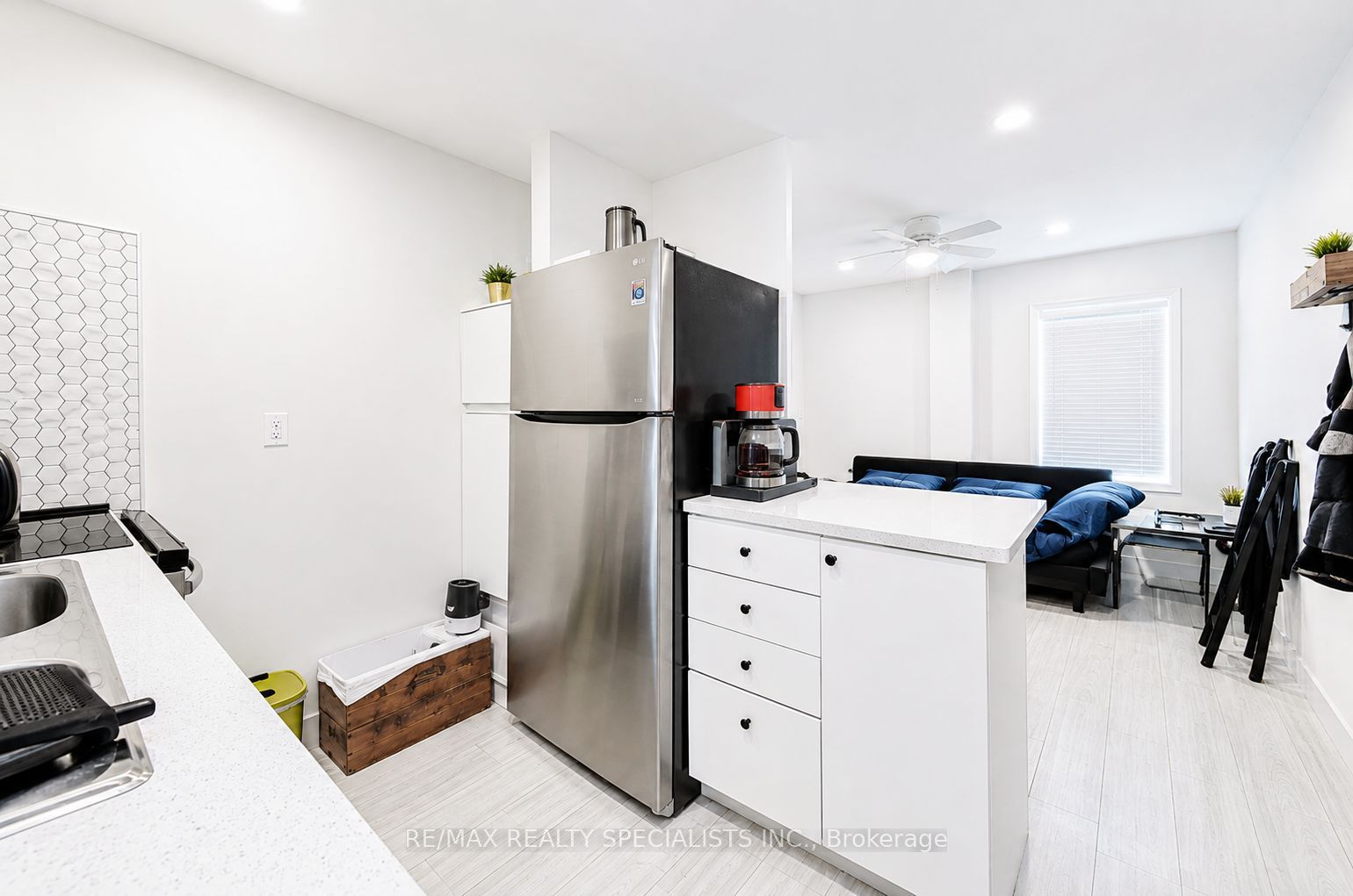 1659 Gerrard Street E Property Photo 8