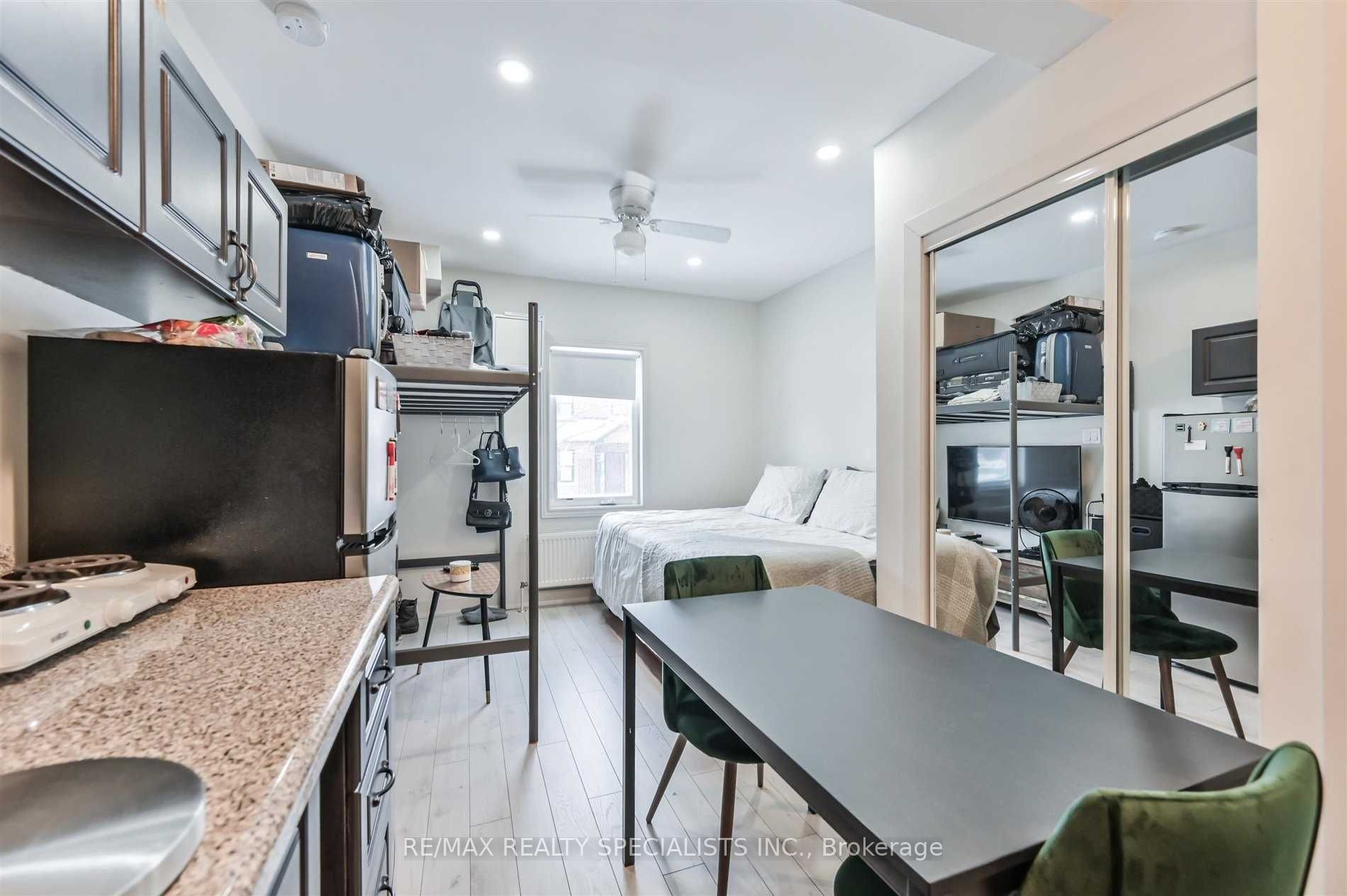 1659 Gerrard Street E Property Photo 9