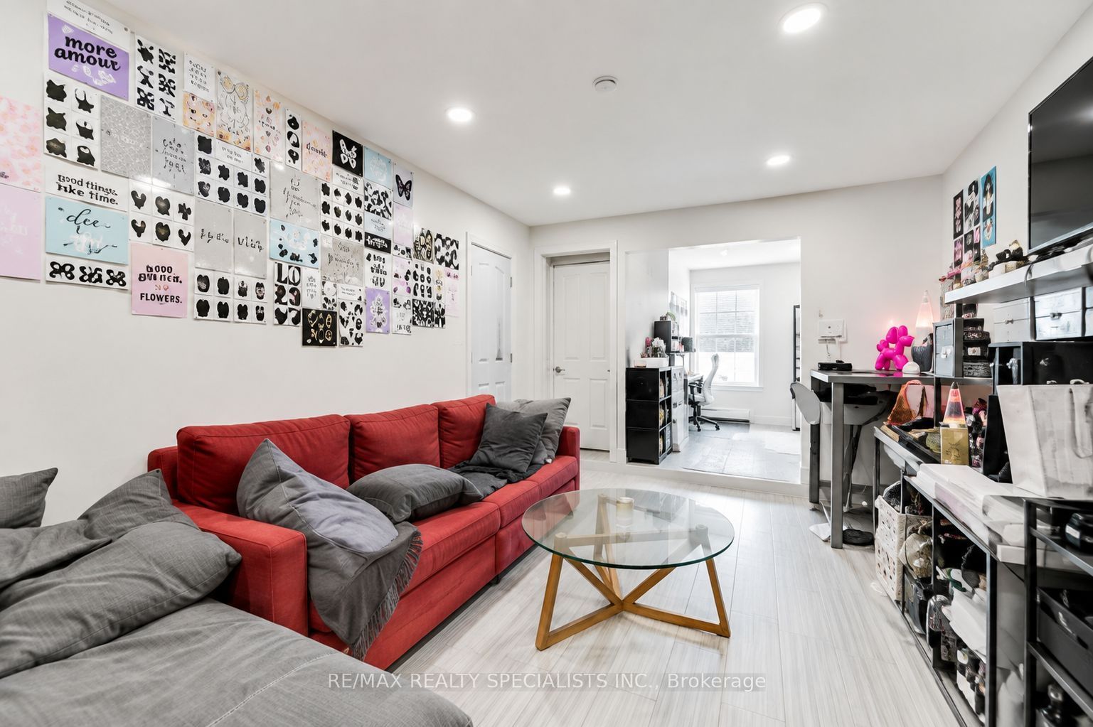 1659 Gerrard Street E Property Photo 11