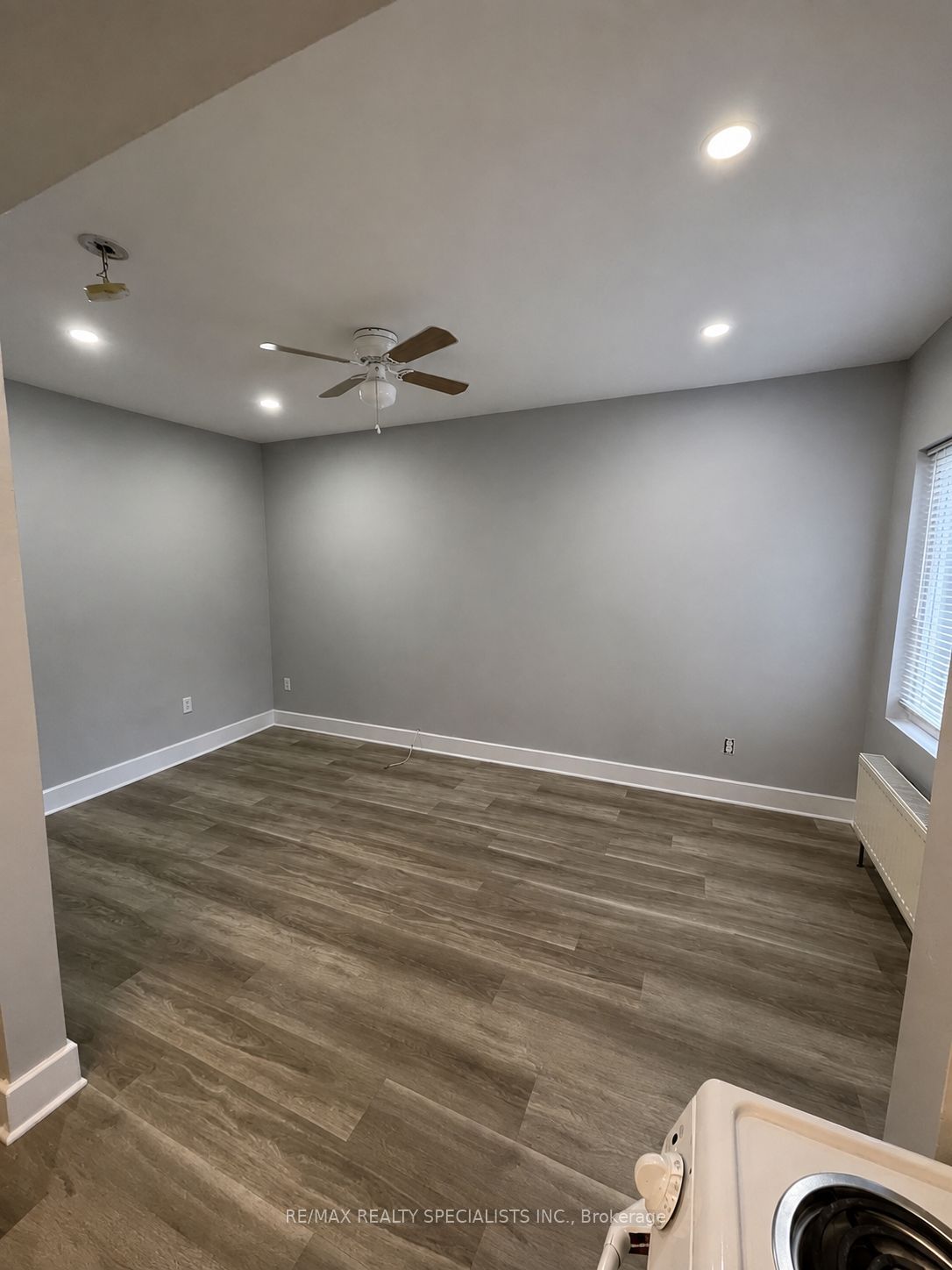 1659 Gerrard Street E Property Photo 12