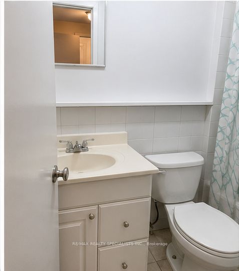 1659 Gerrard Street E Property Photo 13