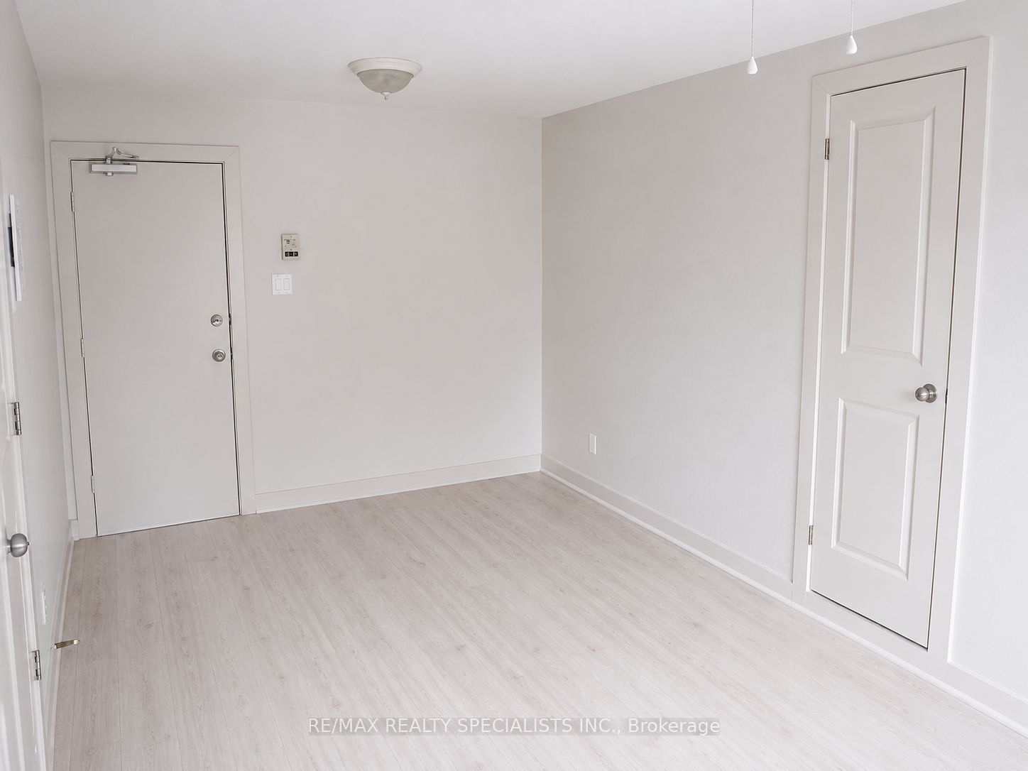 1659 Gerrard Street E Property Photo 17