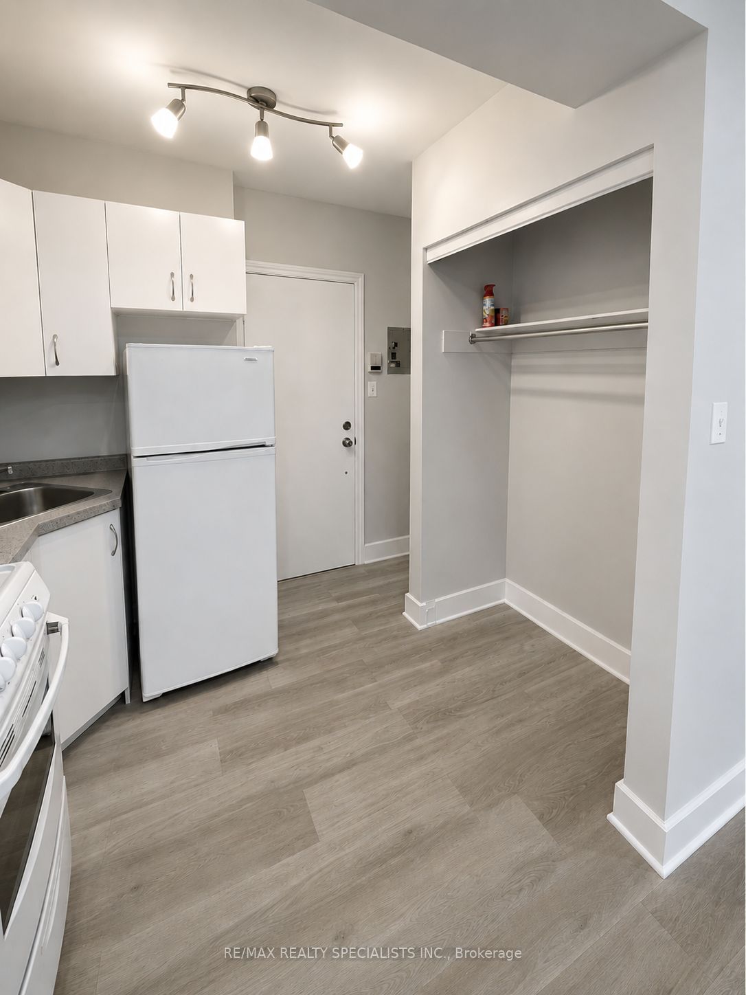 1659 Gerrard Street E Property Photo 19