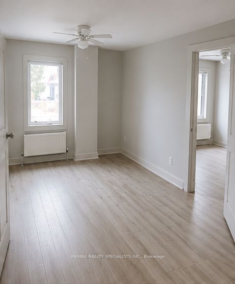 1659 Gerrard Street E Property Photo 23