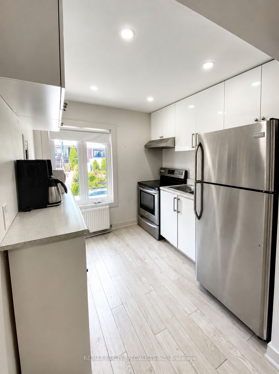 1659 Gerrard Street E Property Photo 27