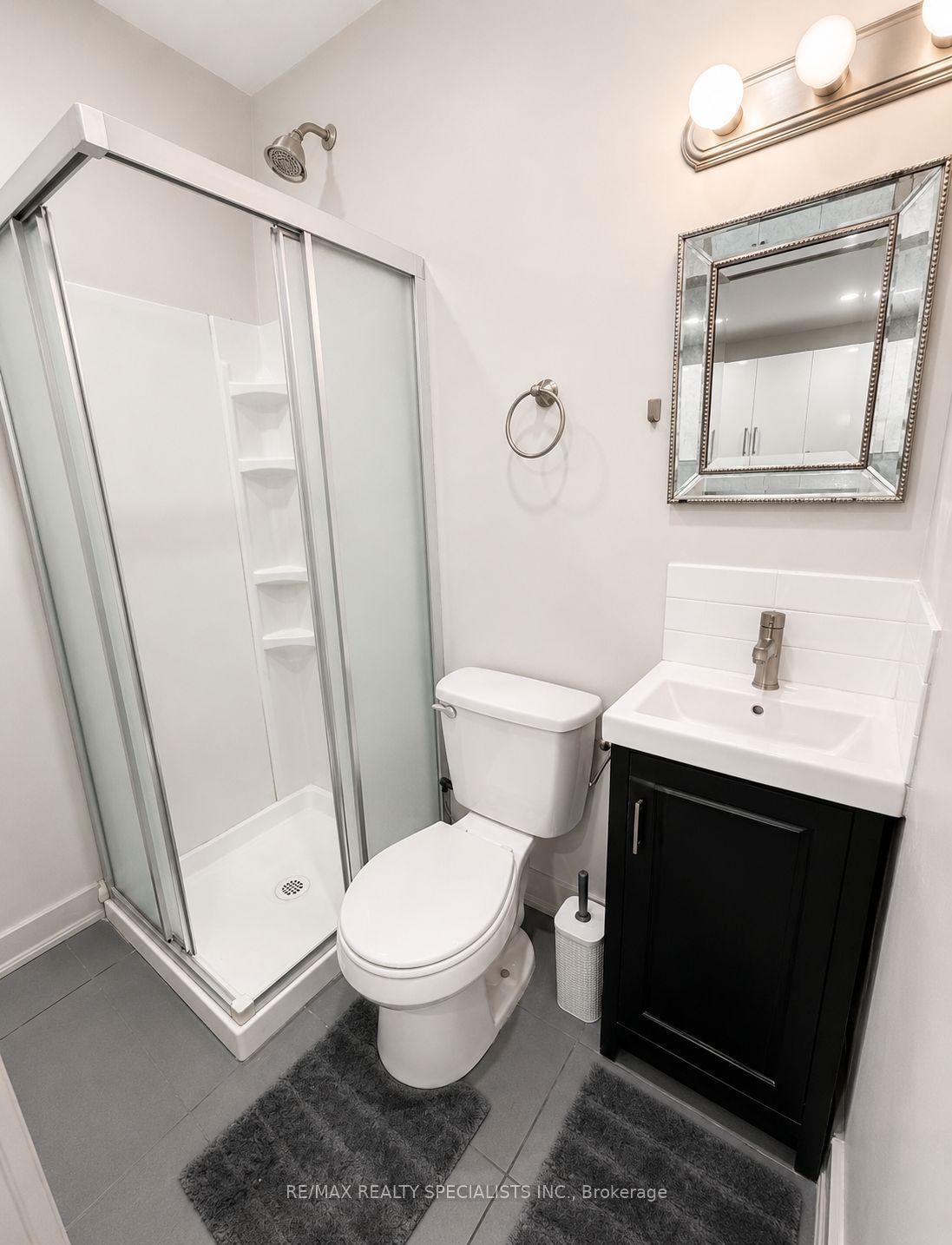 1659 Gerrard Street E Property Photo 29