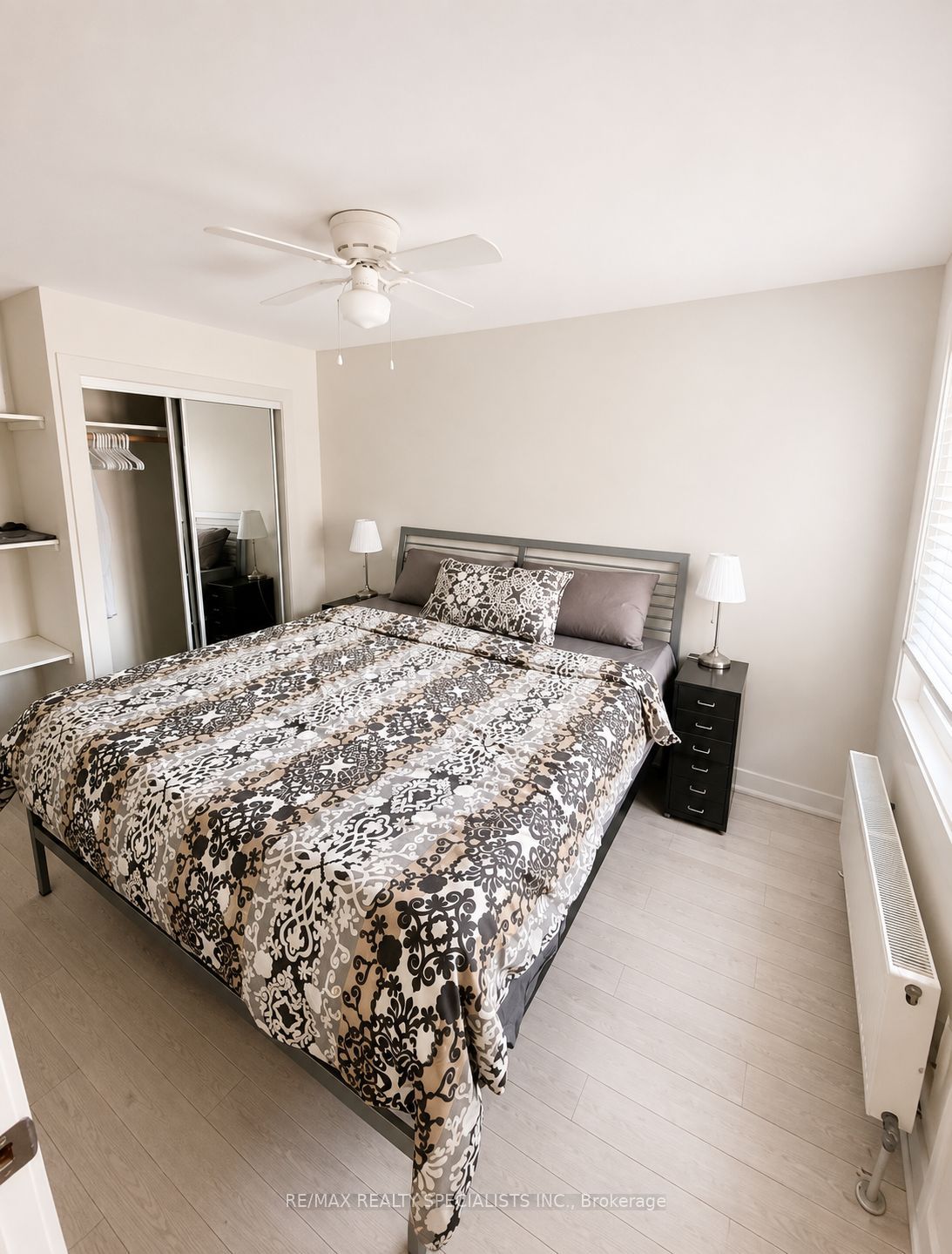 1659 Gerrard Street E Property Photo 32