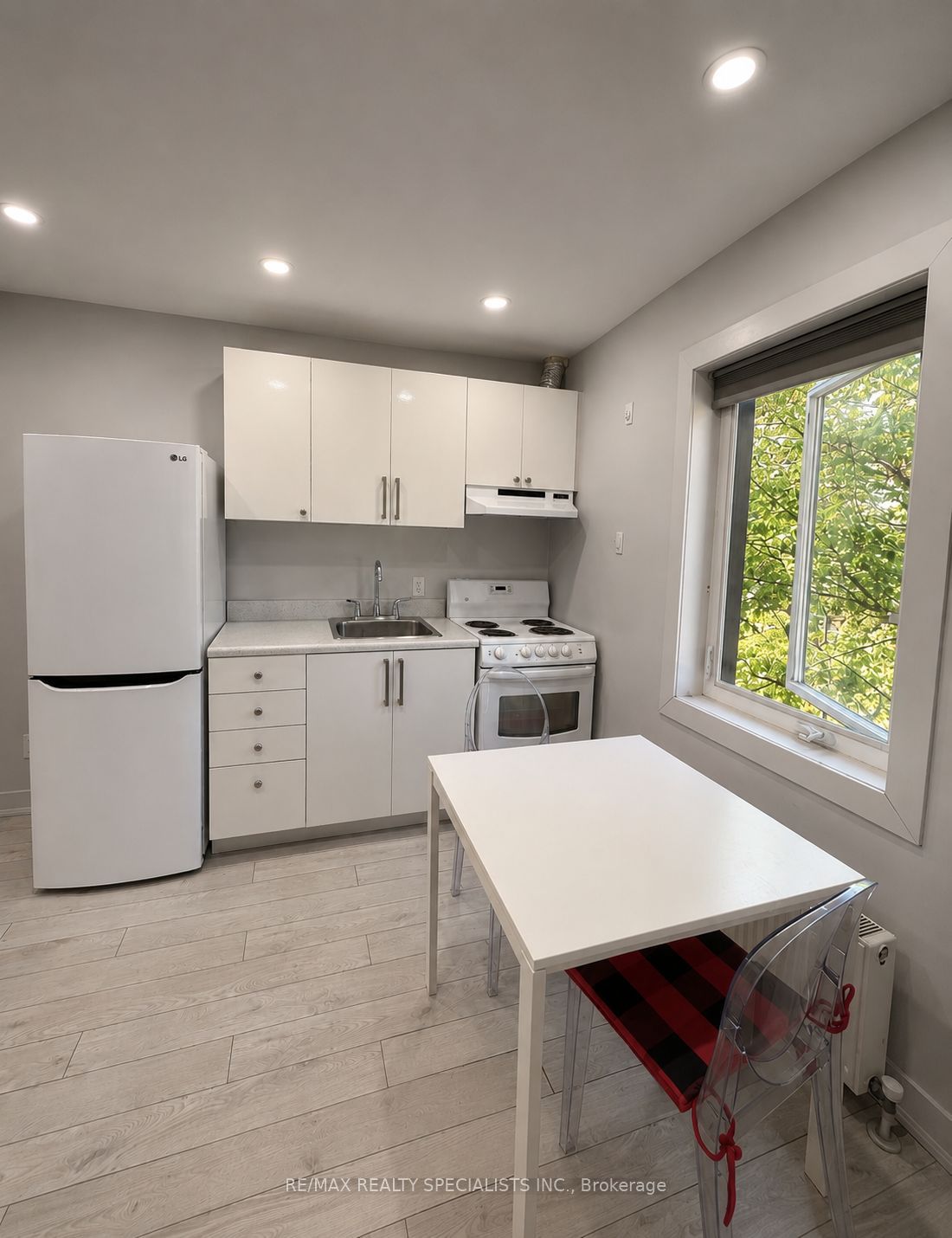 1659 Gerrard Street E Property Photo 37