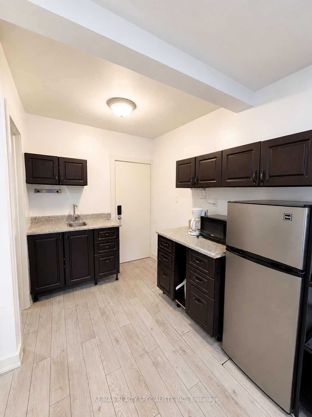1659 Gerrard Street E Property Photo 39