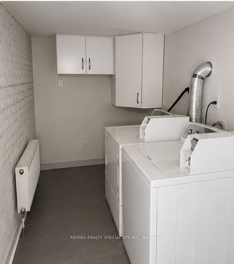 1659 Gerrard Street E Property Photo 42