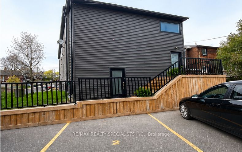 1659 Gerrard Street E Property Photo 45