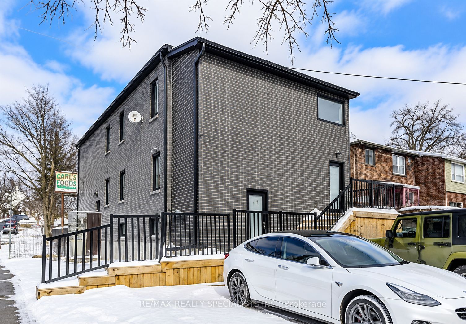 1659 Gerrard Street E Property Photo 46