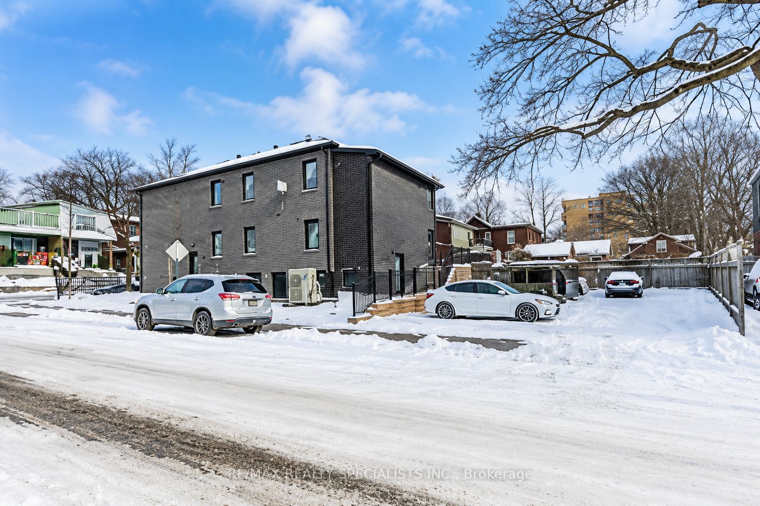 1659 Gerrard Street E Property Photo 47