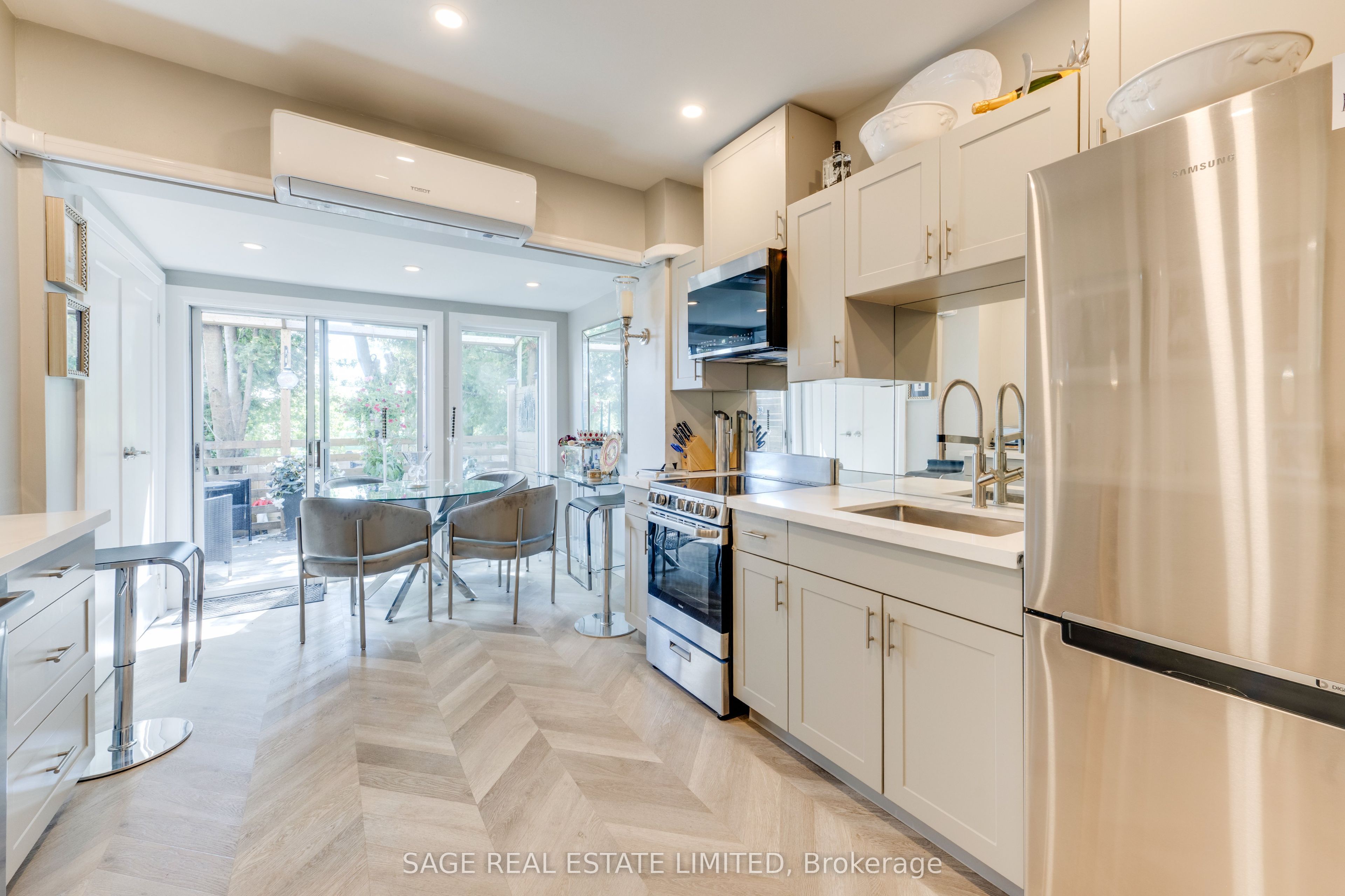 241 Langley Avenue Property Photo 3