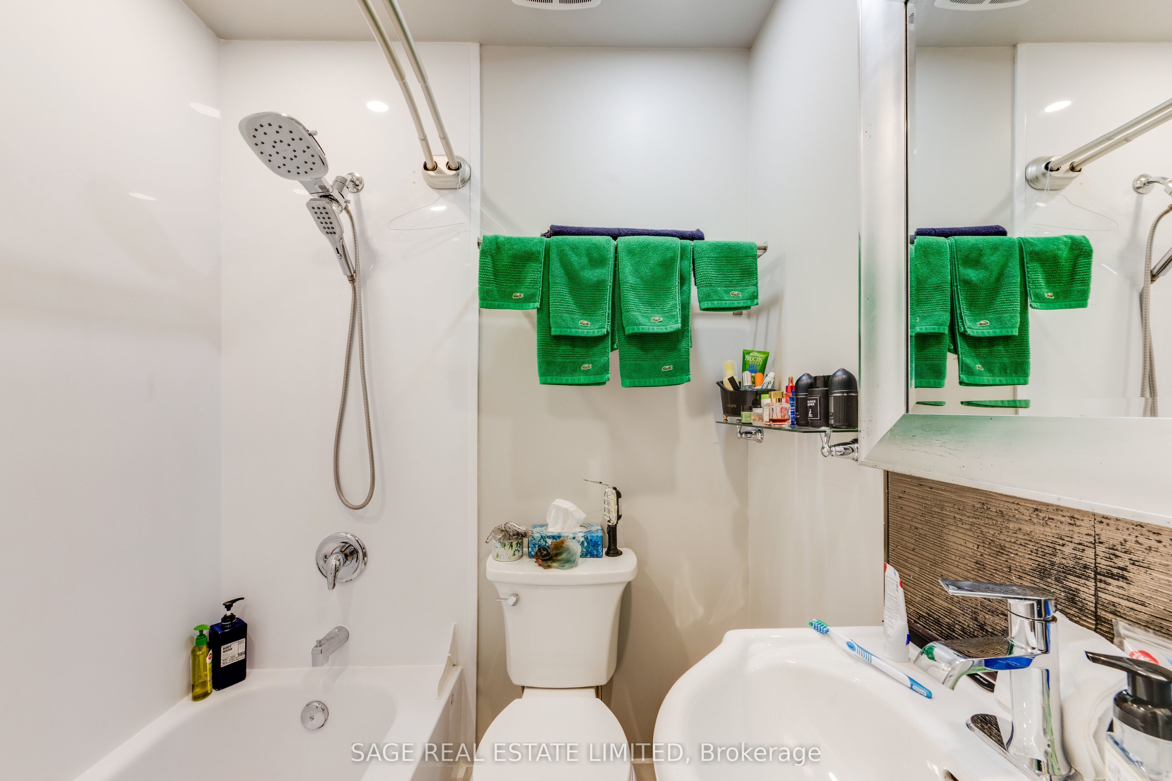 241 Langley Avenue Property Photo 15