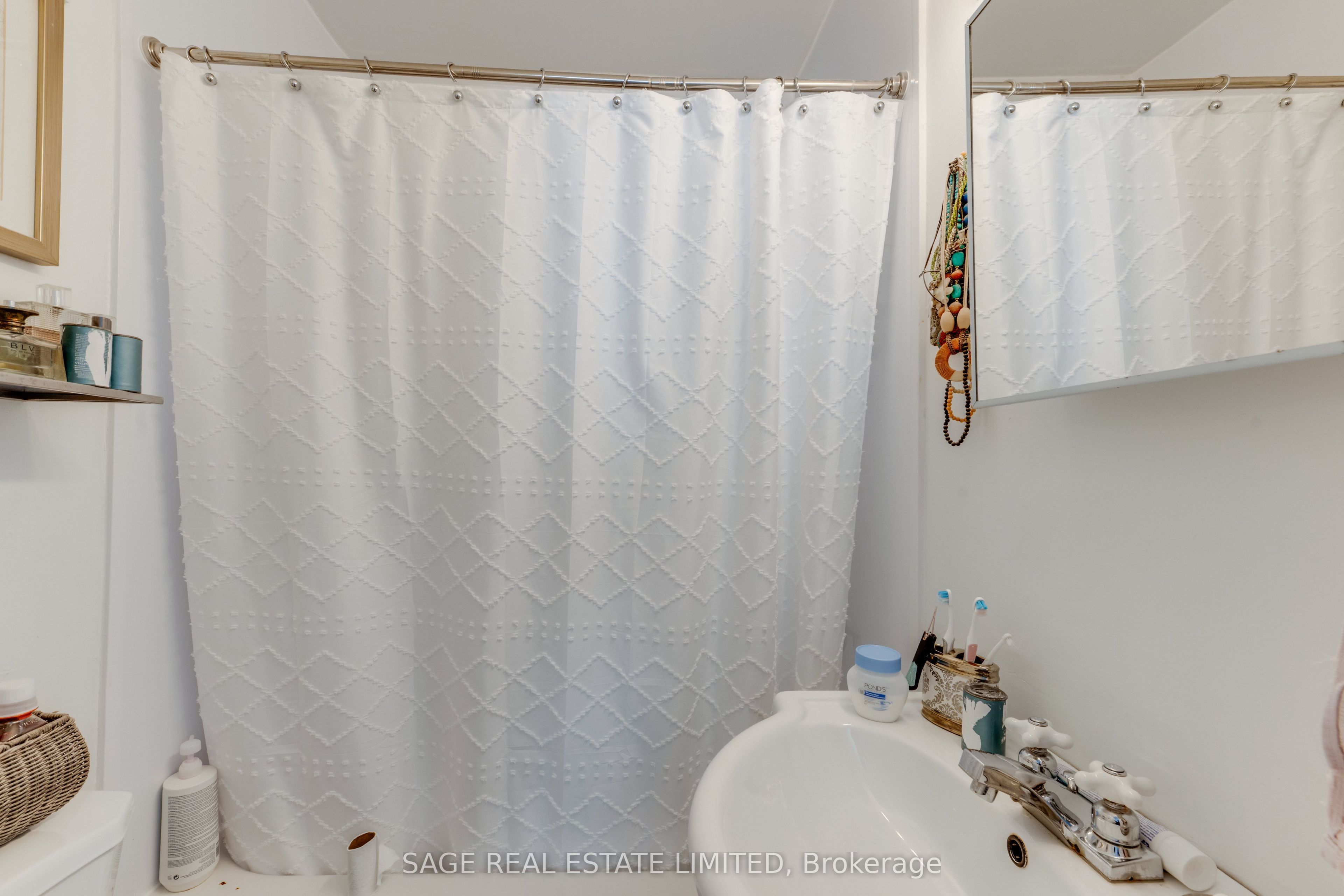 241 Langley Avenue Property Photo 22