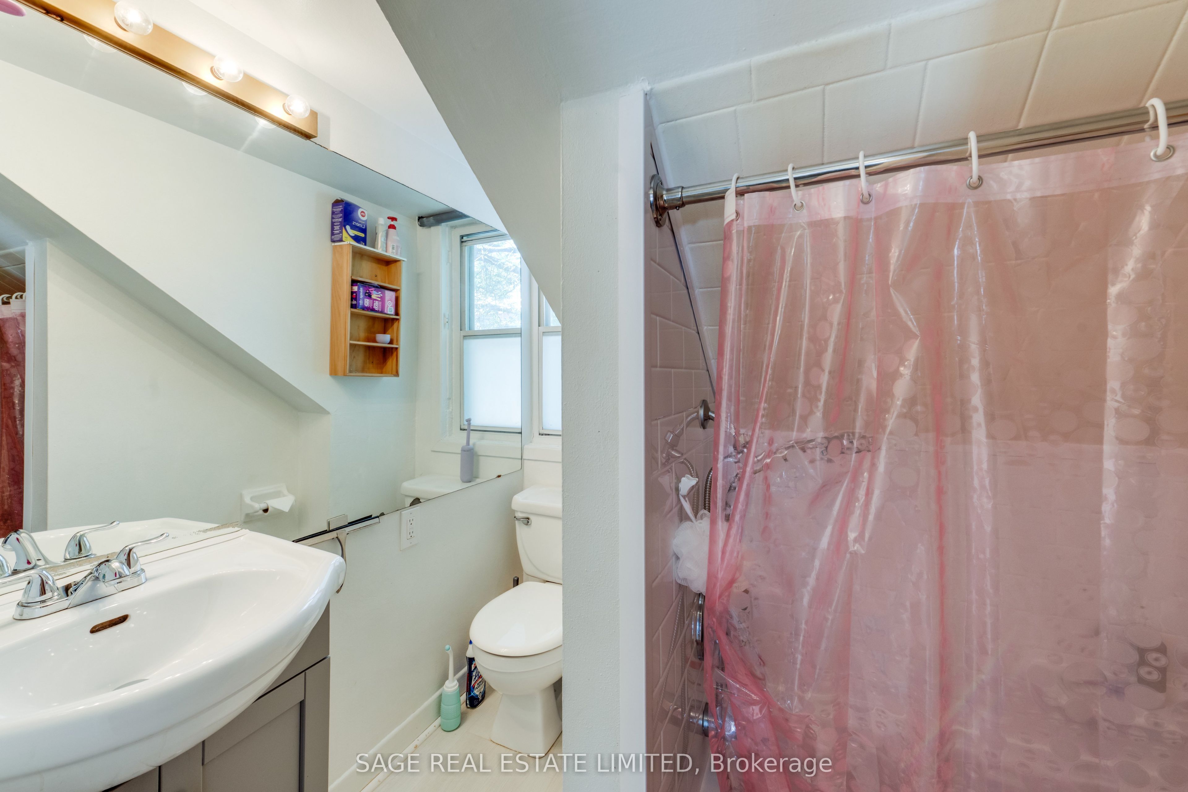 241 Langley Avenue Property Photo 33