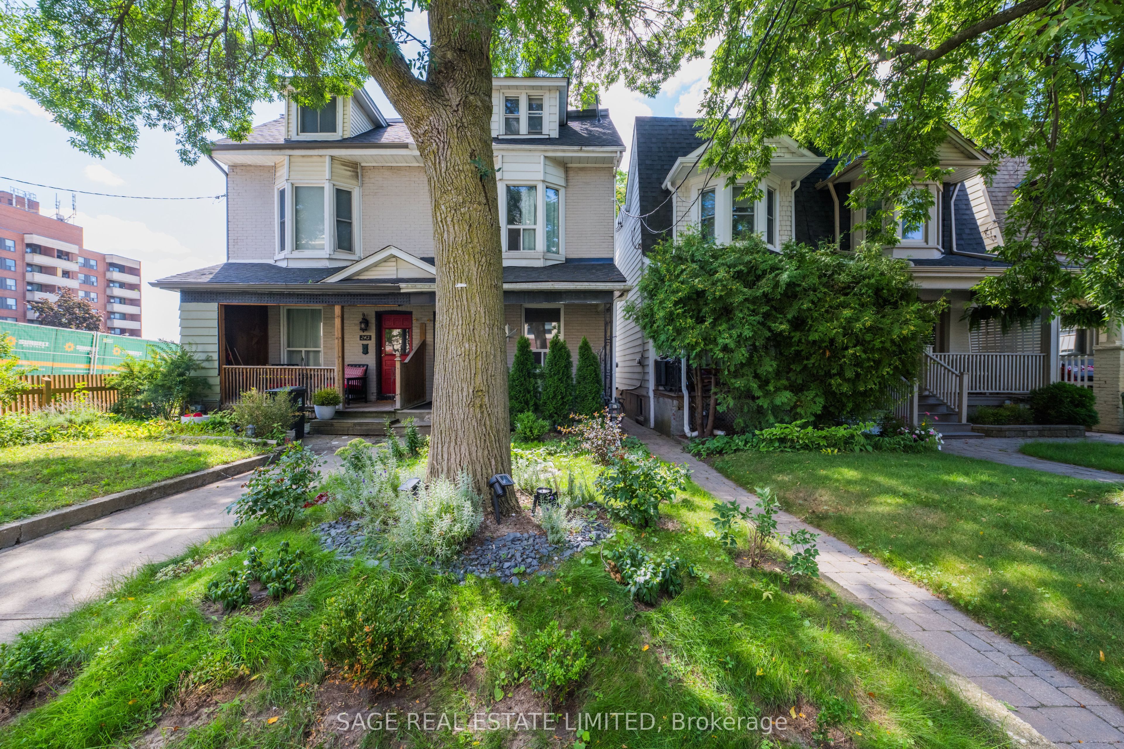 241 Langley Avenue Property Photo 41