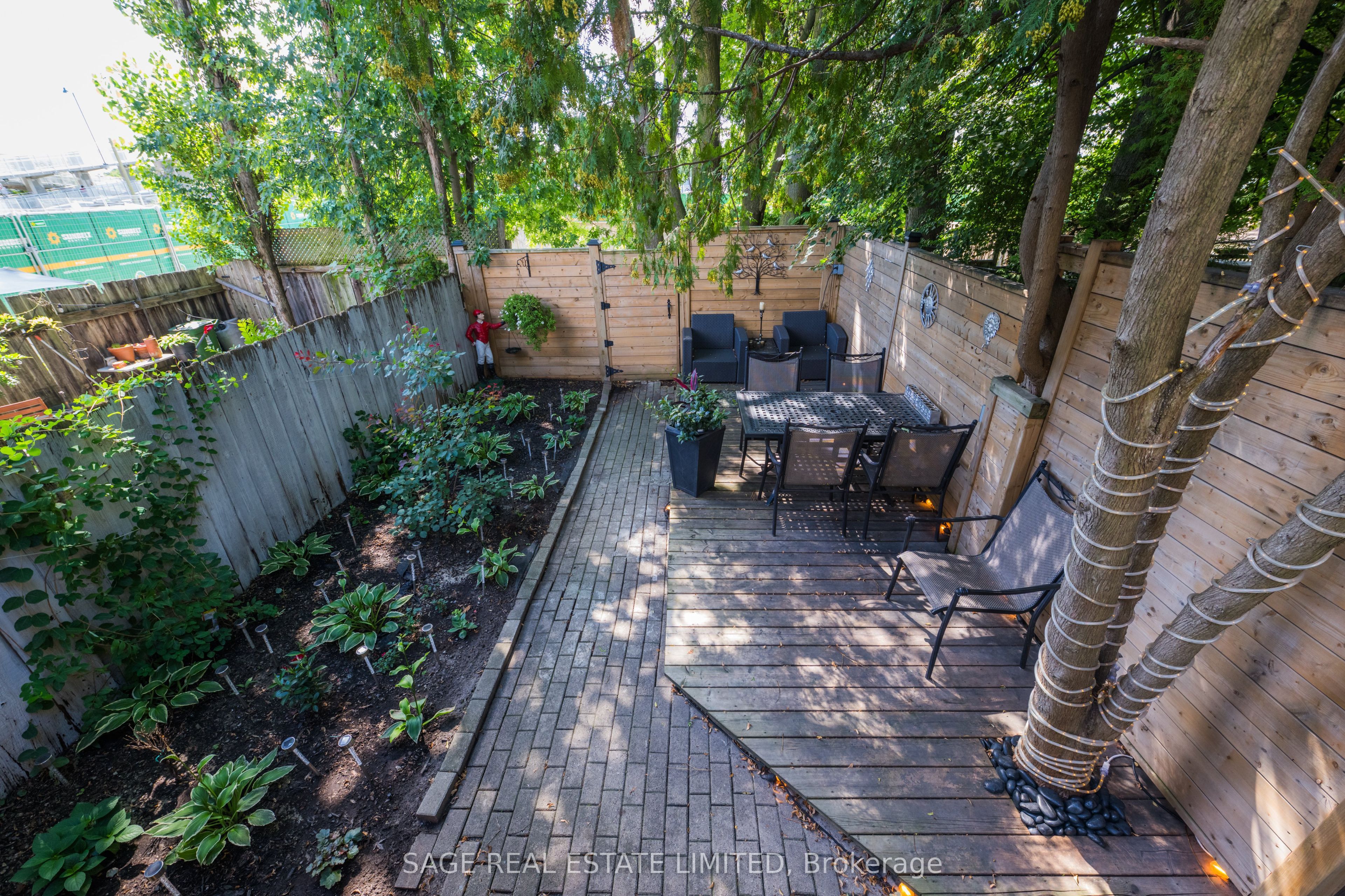 241 Langley Avenue Property Photo 44