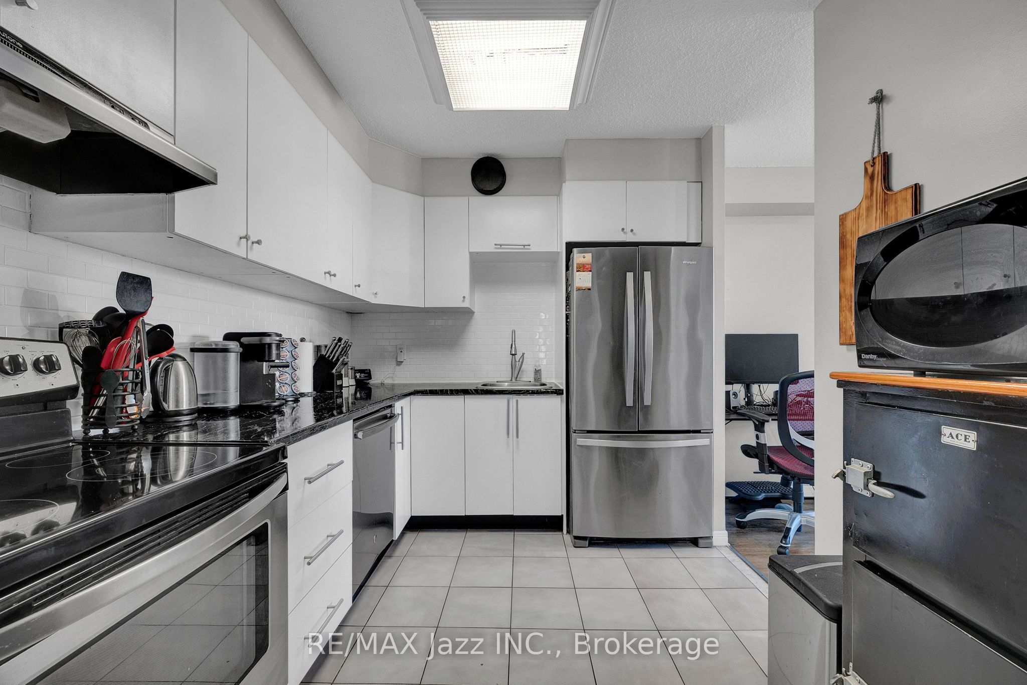 80 Athol Street E 608 Property Photo 4