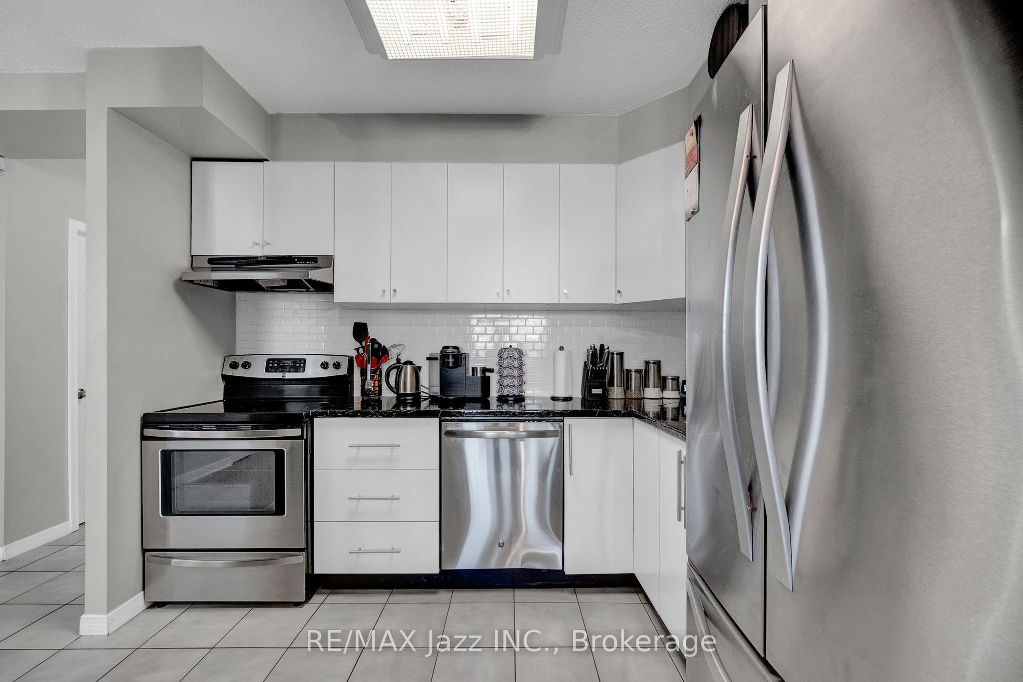 80 Athol Street E 608 Property Photo 6