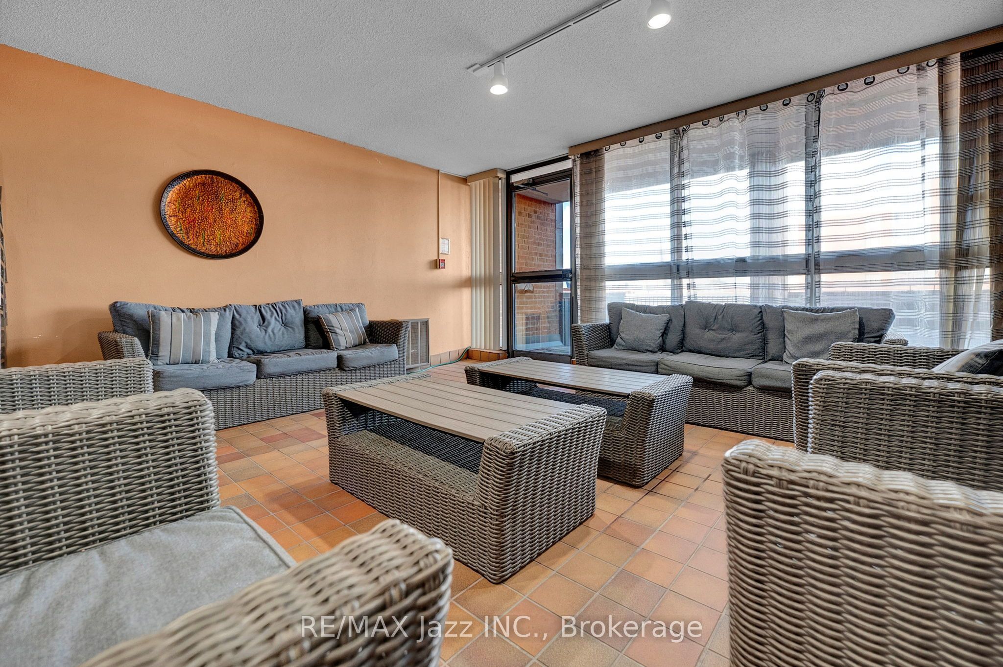 80 Athol Street E 608 Property Photo 27