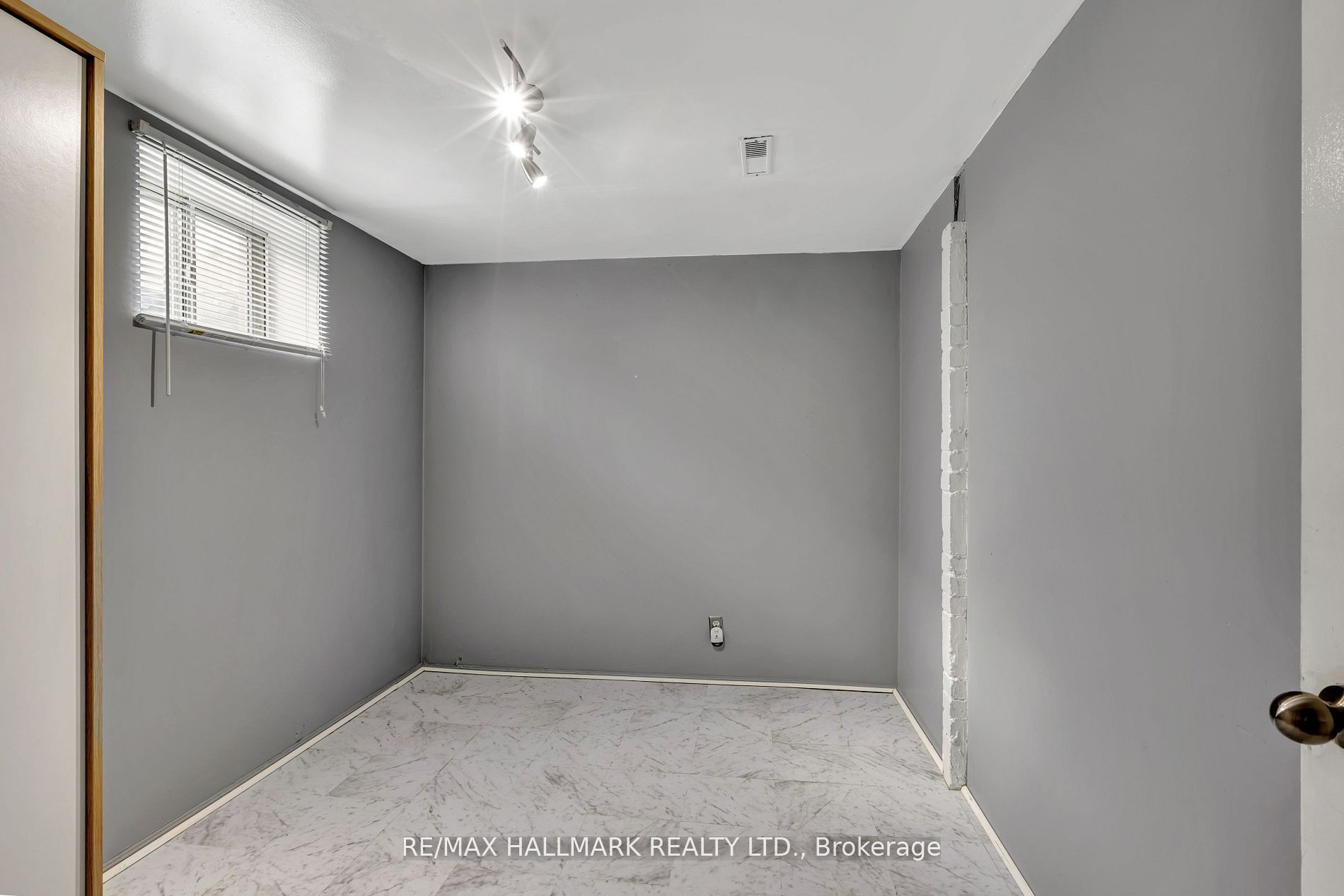 90 Santamonica Boulevard Bsmt Property Photo 10