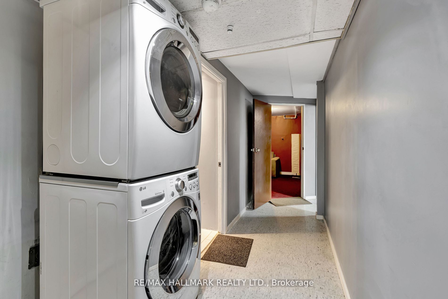90 Santamonica Boulevard Bsmt Property Photo 13