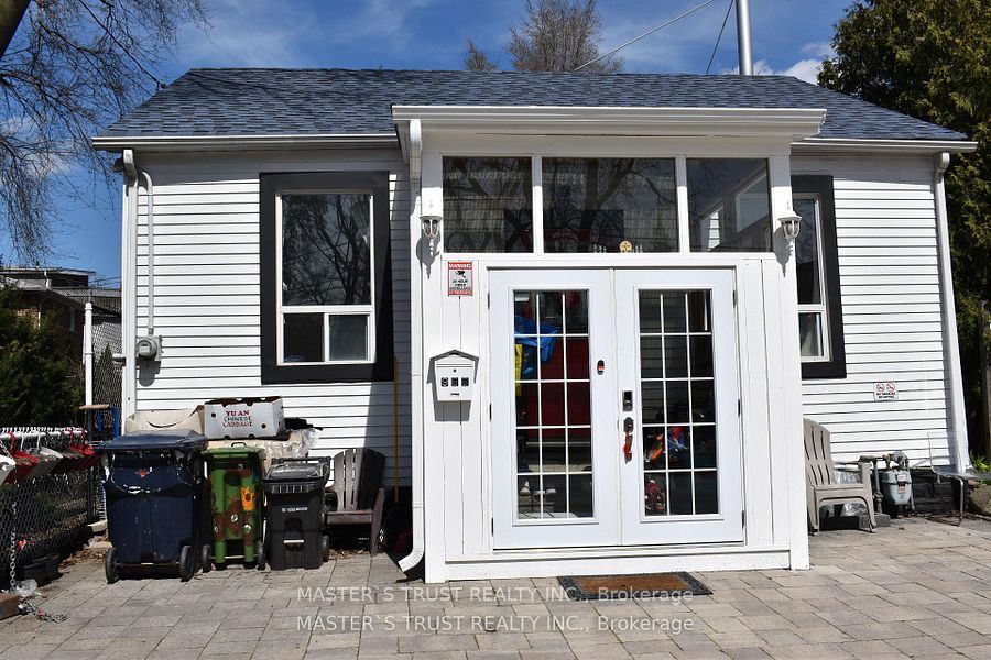 966 Dundas Street E Property Photo 1