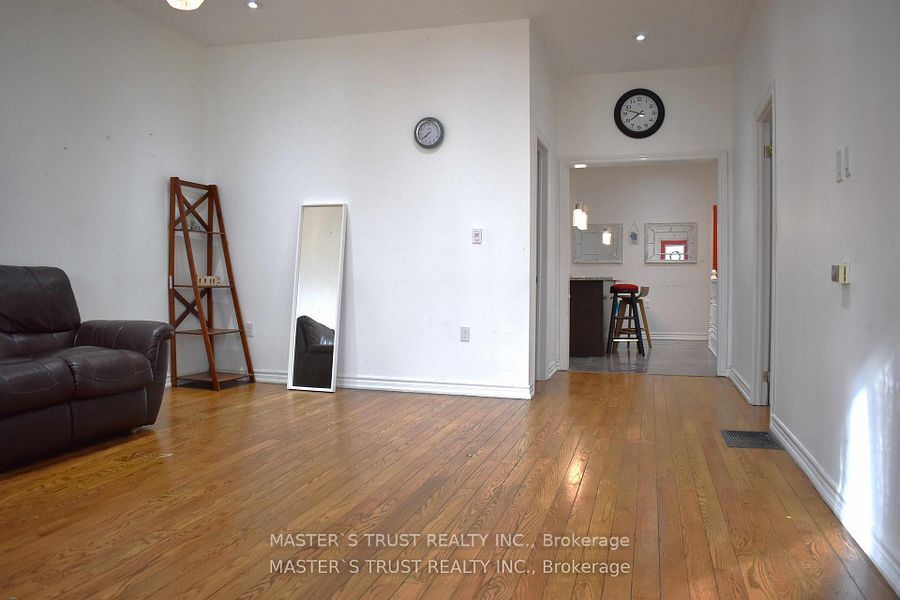 966 Dundas Street E Property Photo 3