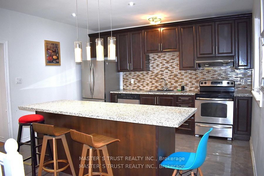 966 Dundas Street E Property Photo 4