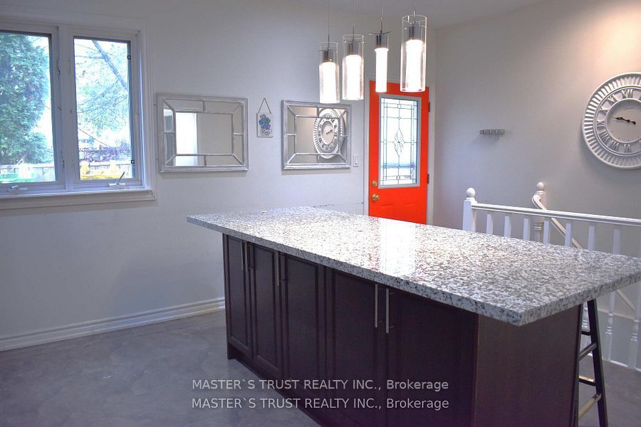 966 Dundas Street E Property Photo 7