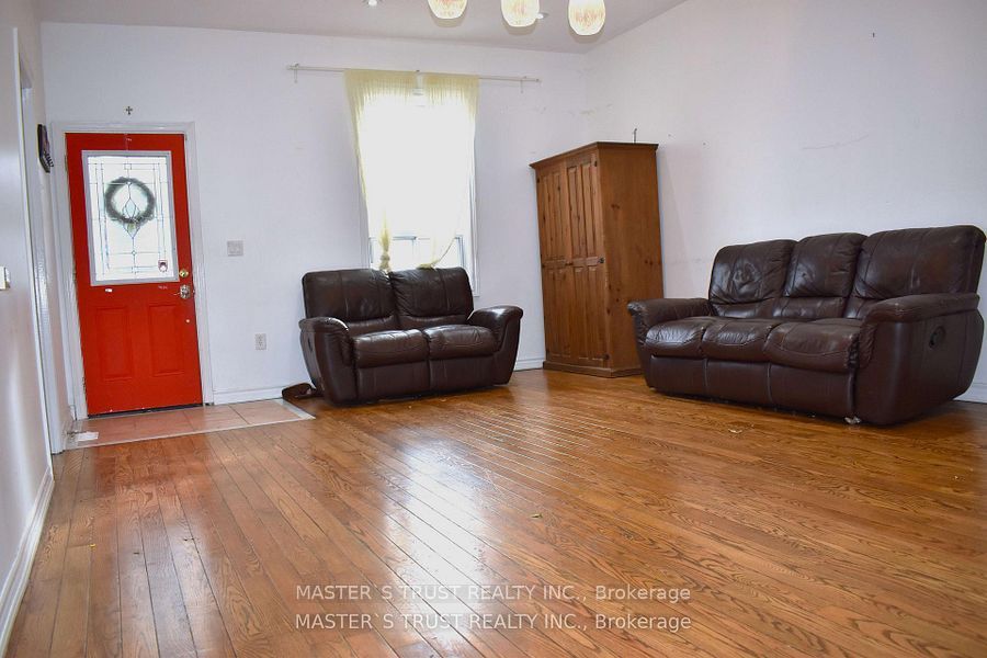 966 Dundas Street E Property Photo 8