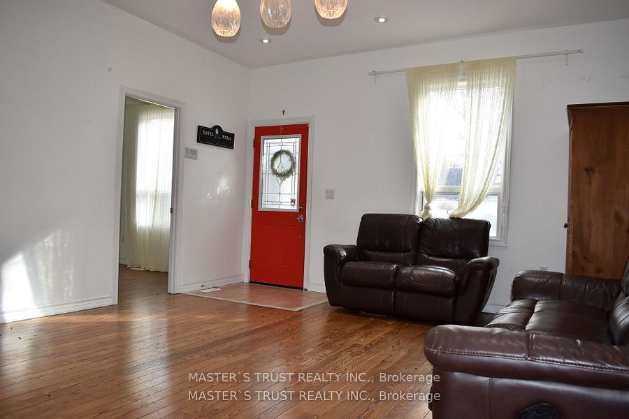 966 Dundas Street E Property Photo 10