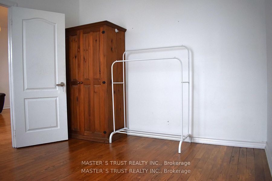 966 Dundas Street E Property Photo 11