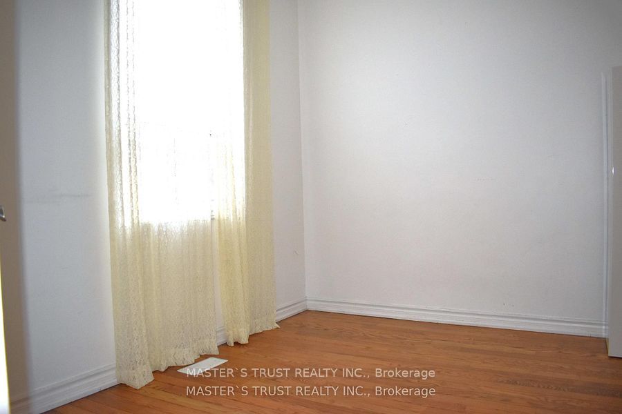966 Dundas Street E Property Photo 12