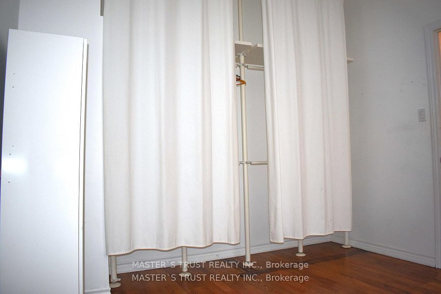 966 Dundas Street E Property Photo 14